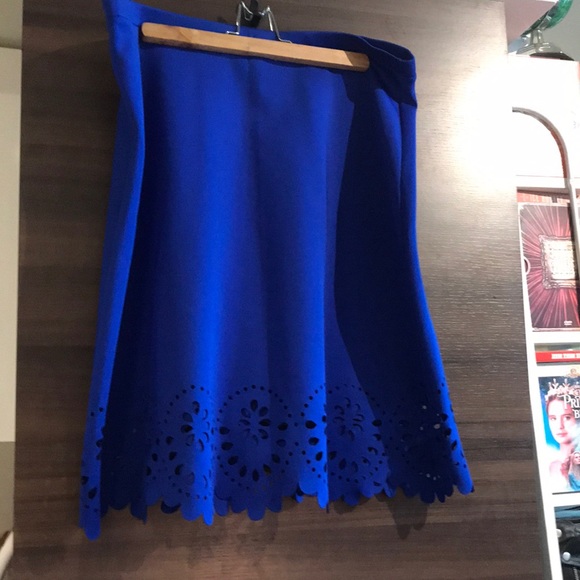 Laser cutout hem - Picture 1 of 2